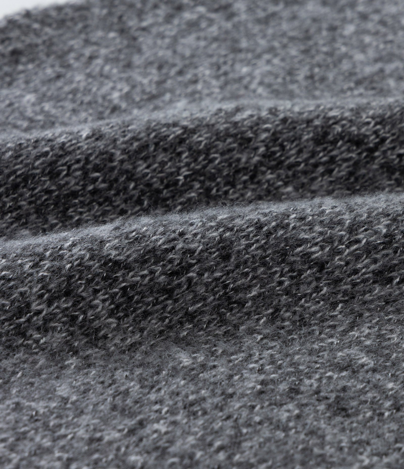 Cachecol em Tricô com Capuz Cinza 3