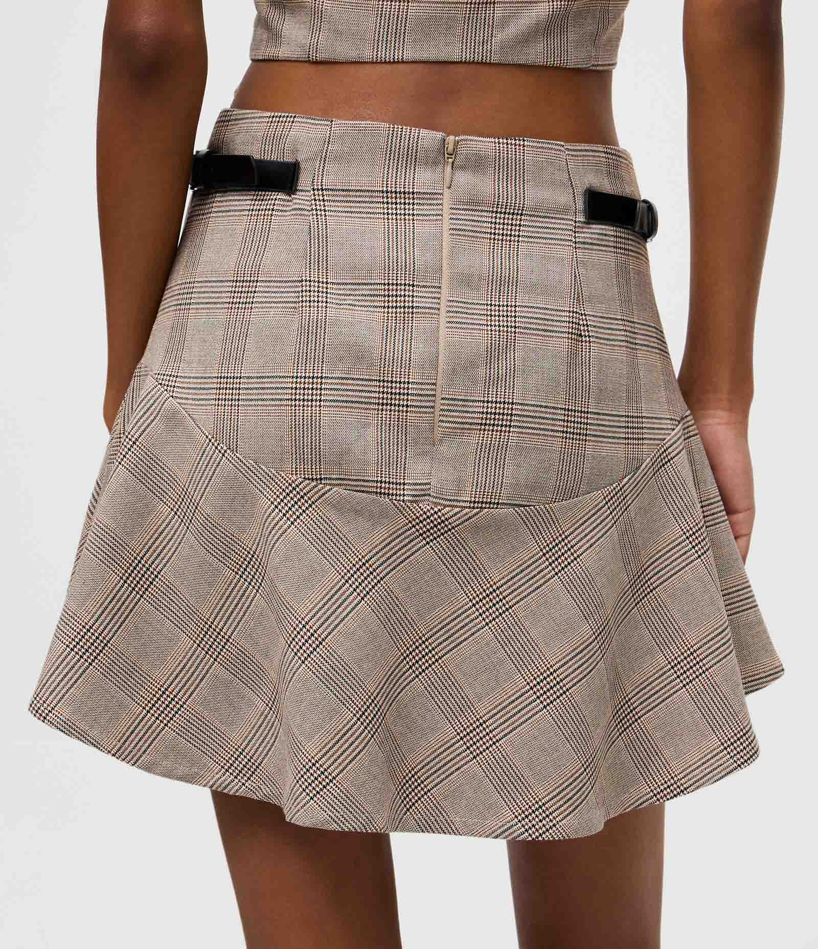 Saia Curta em Flanela Xadrez com Babado Bege 5