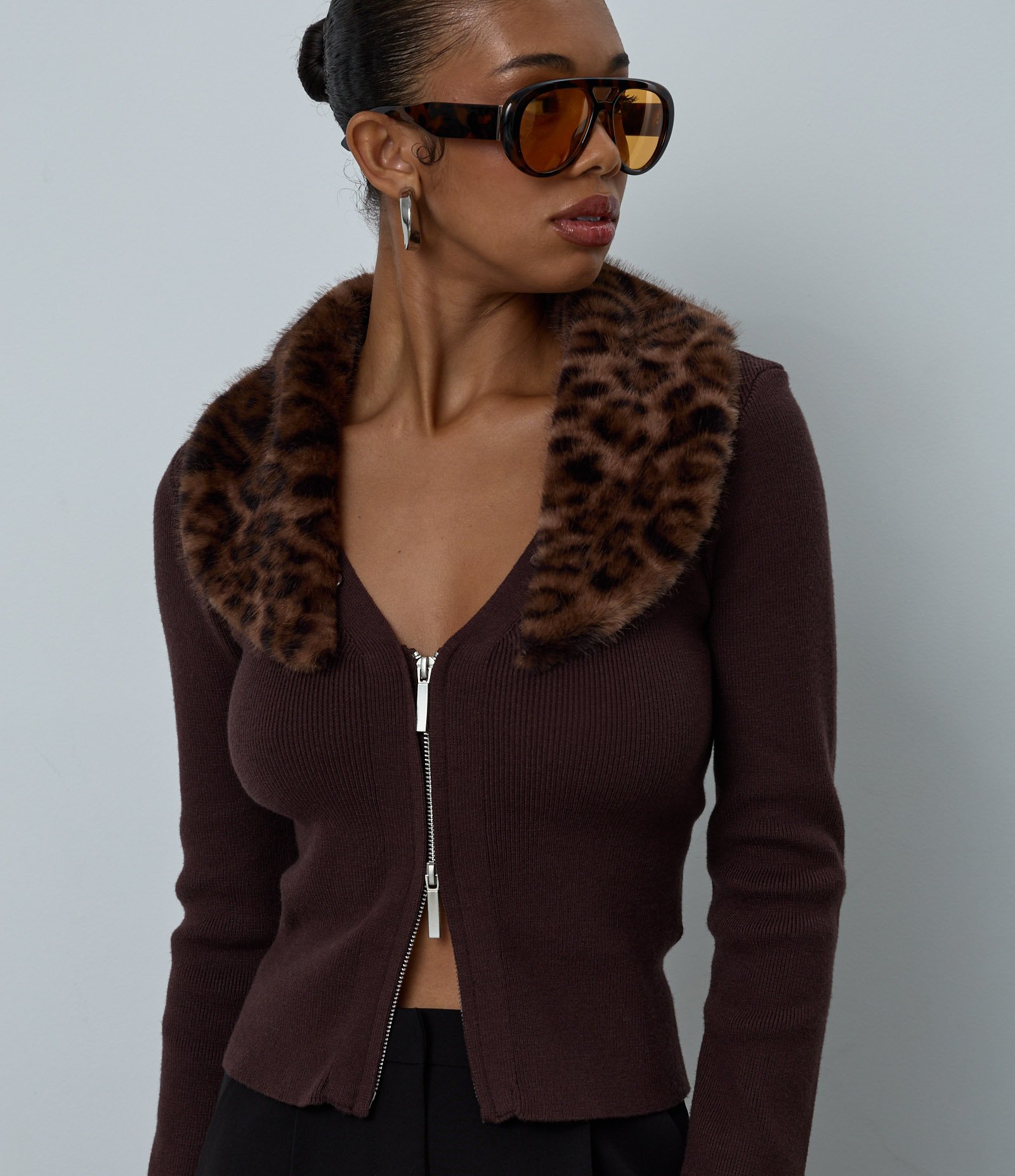 Cardigan em Tricô com Gola Animal Print Removível e Zíper Marrom 3