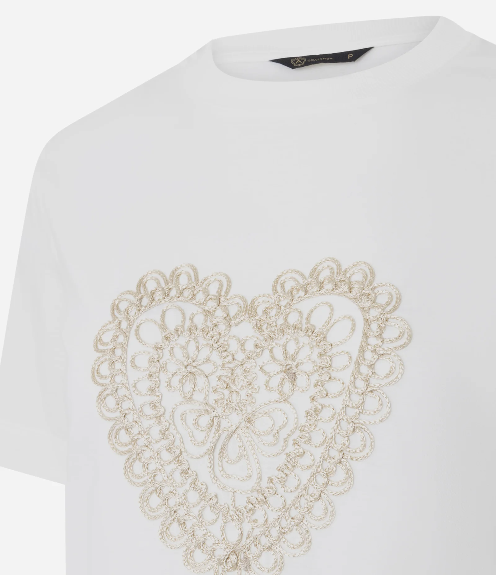 Camiseta em Algodão com Coração Bordado Branco 2