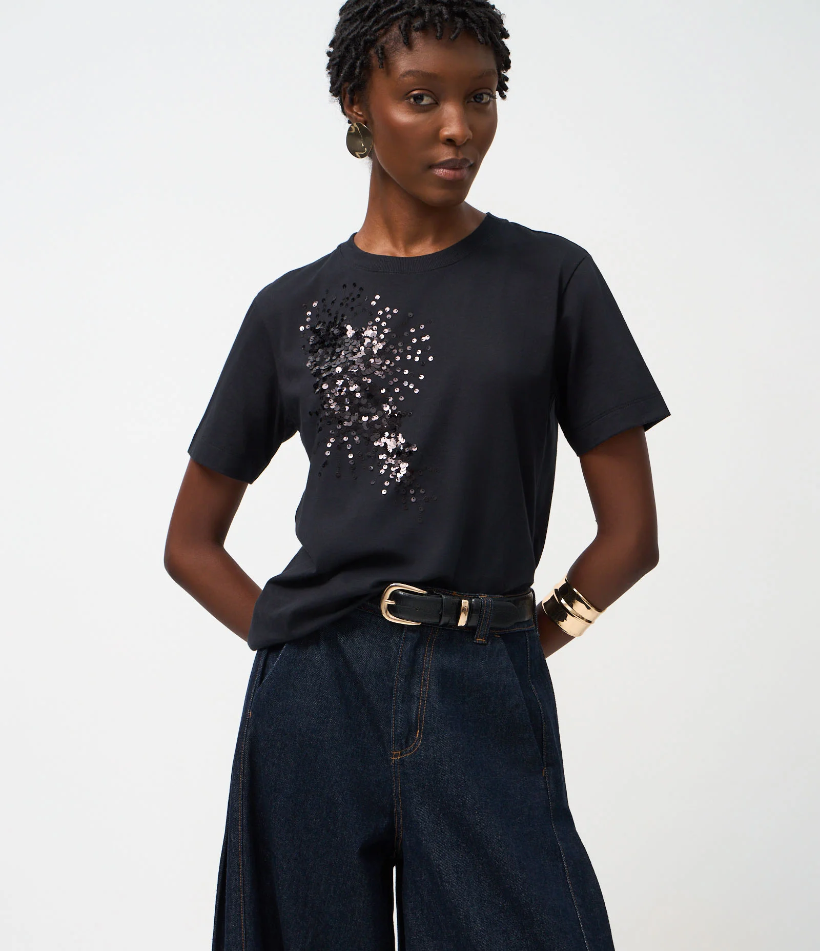 Camiseta Manga Curta em Algodão com Paetê Bordado Preto 1