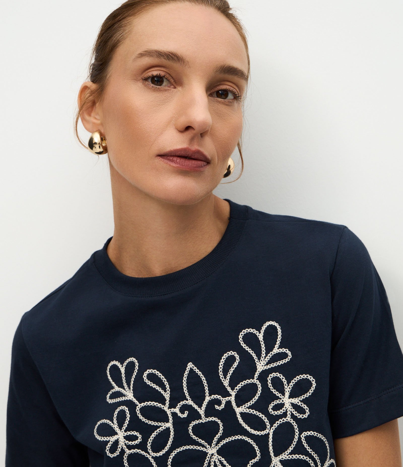 Camiseta em Algodão com Bordado Frontal Azul 3