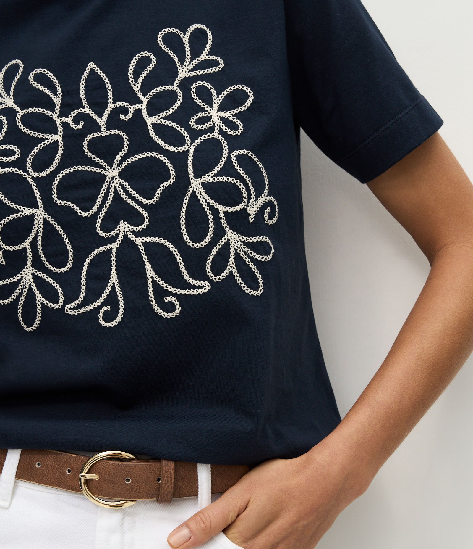 Camiseta em Algodão com Bordado Frontal Azul 4