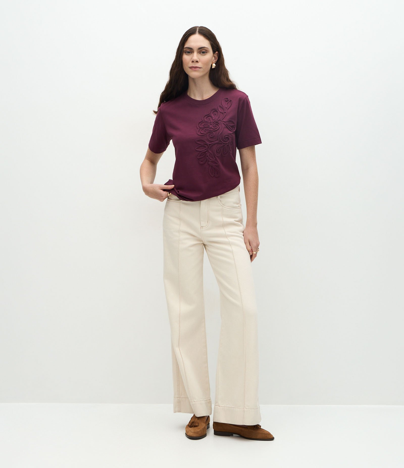 Camiseta em Algodão com Bordado Floral Roxo 2
