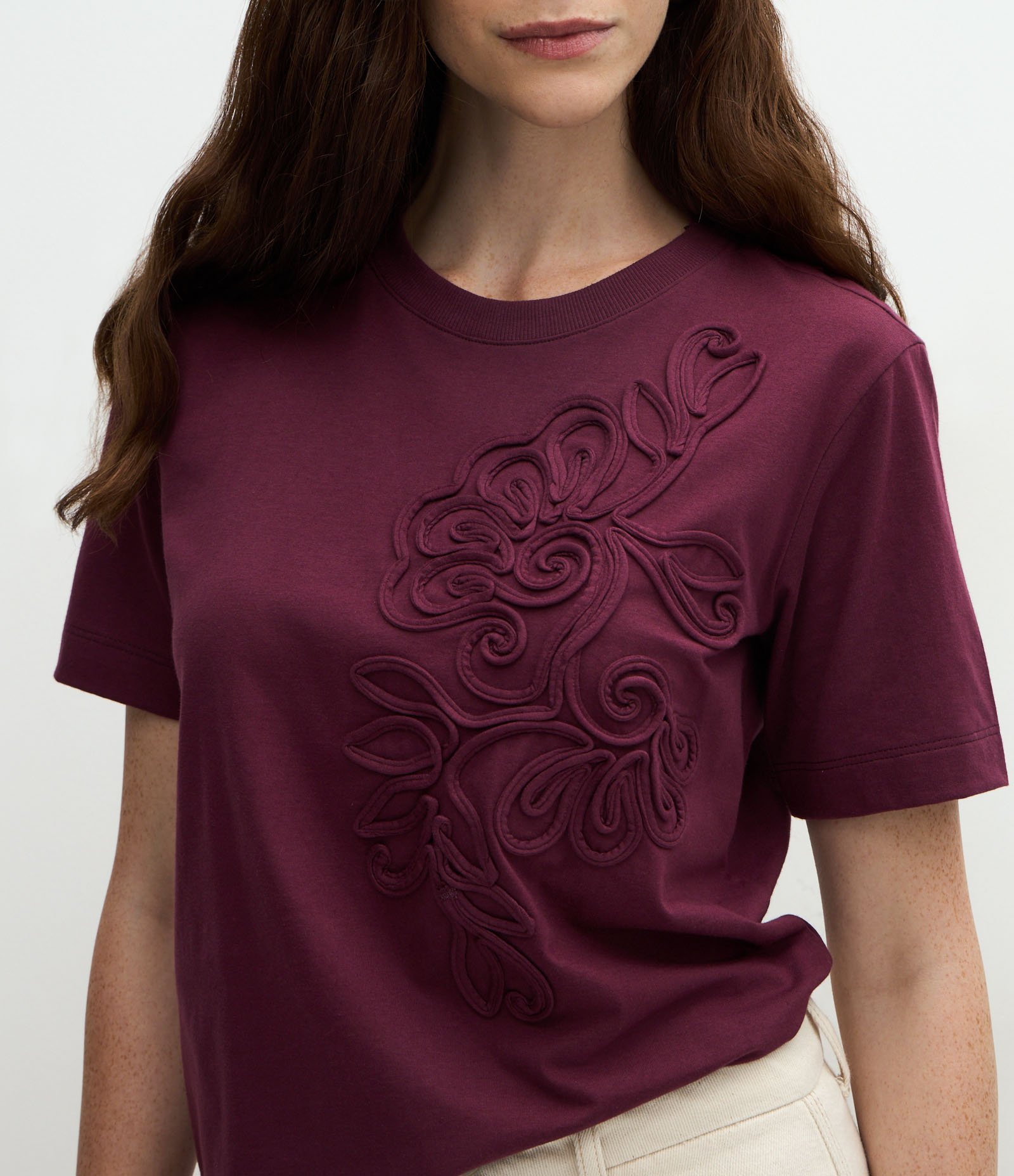 Camiseta em Algodão com Bordado Floral Roxo 4