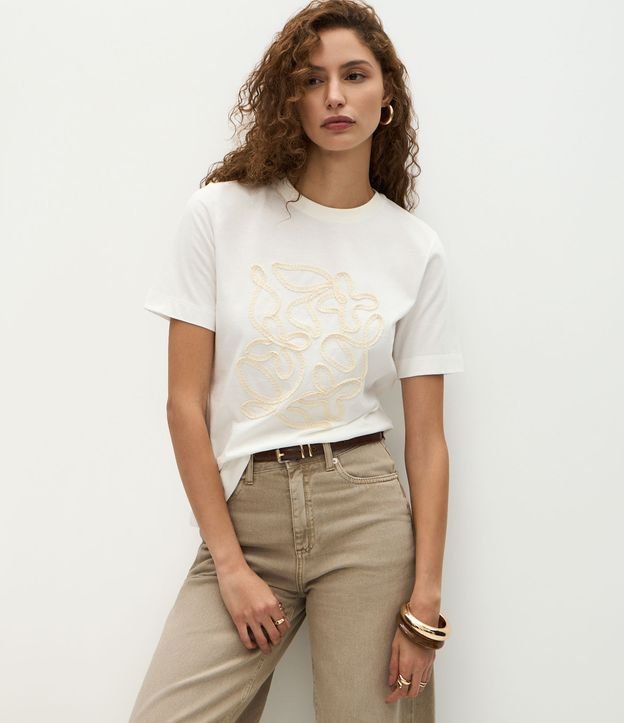 Camiseta em Algodão com Bordado Abstrato