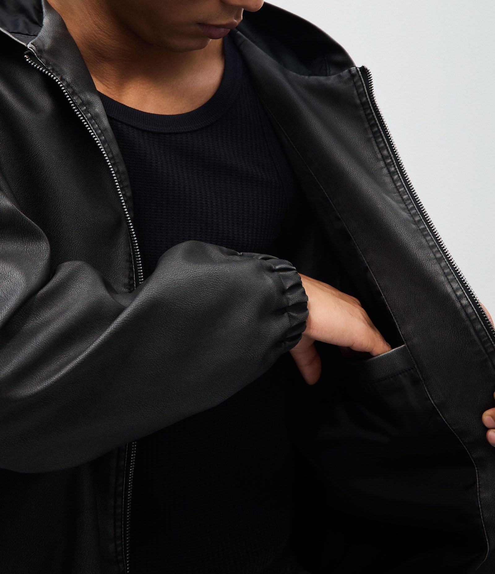 Jaqueta Pesada com Detalhe Embossed nas Costas Cinza 3