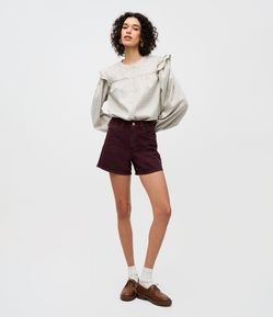 Short Mom Cintura Alta em Sarja com Bolsos