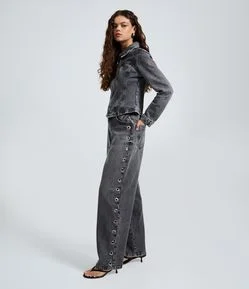 Calça Baggy em Jeans com Cintura Média e Ilhoses Laterais