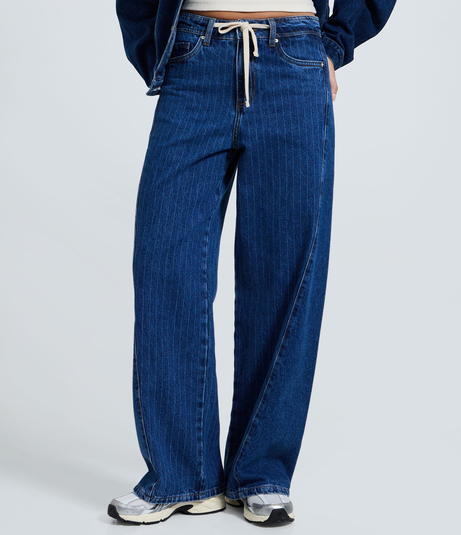 Calça  Wide Leg em Jeans com Risca de Giz e Cintura Baixa Azul Escuro 3