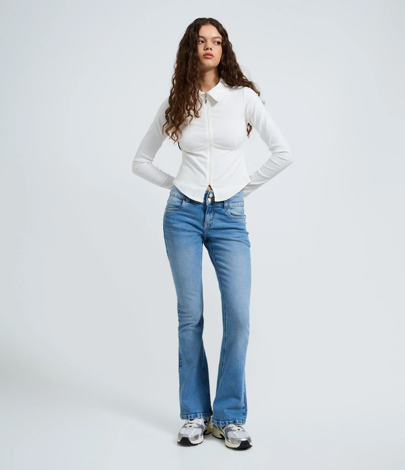 Calça Boot Cut em Jeans com Cintura Baixa Azul Claro 1