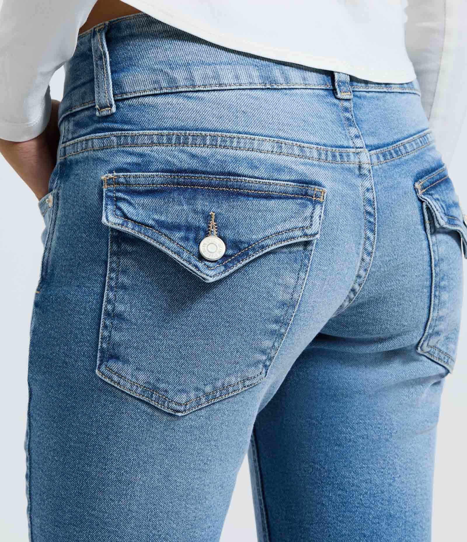 Calça Boot Cut em Jeans com Cintura Baixa Azul Claro 4