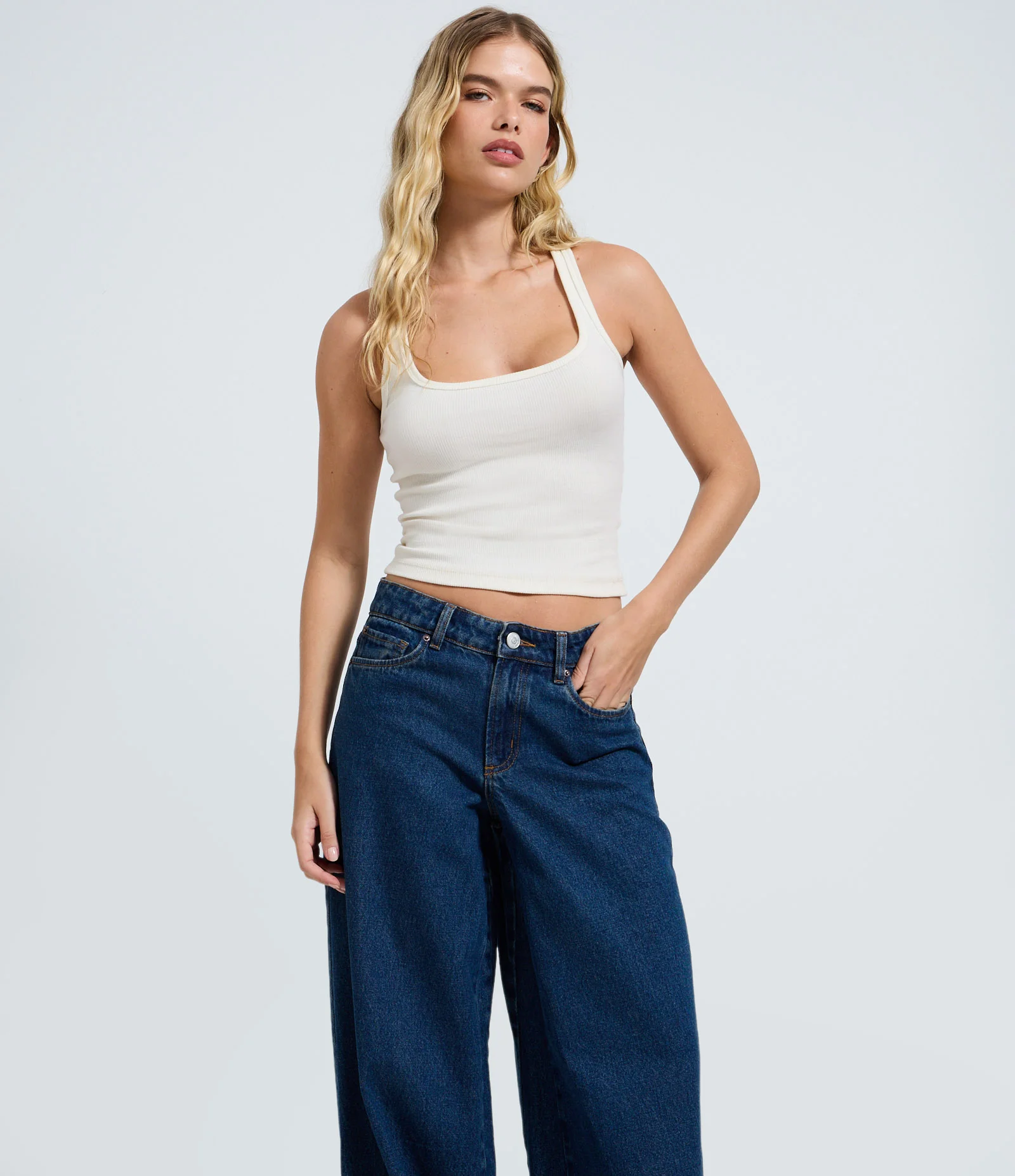 Calça Super Wide em Jeans com Cintura Média e Barra Desfeita Azul Escuro 2