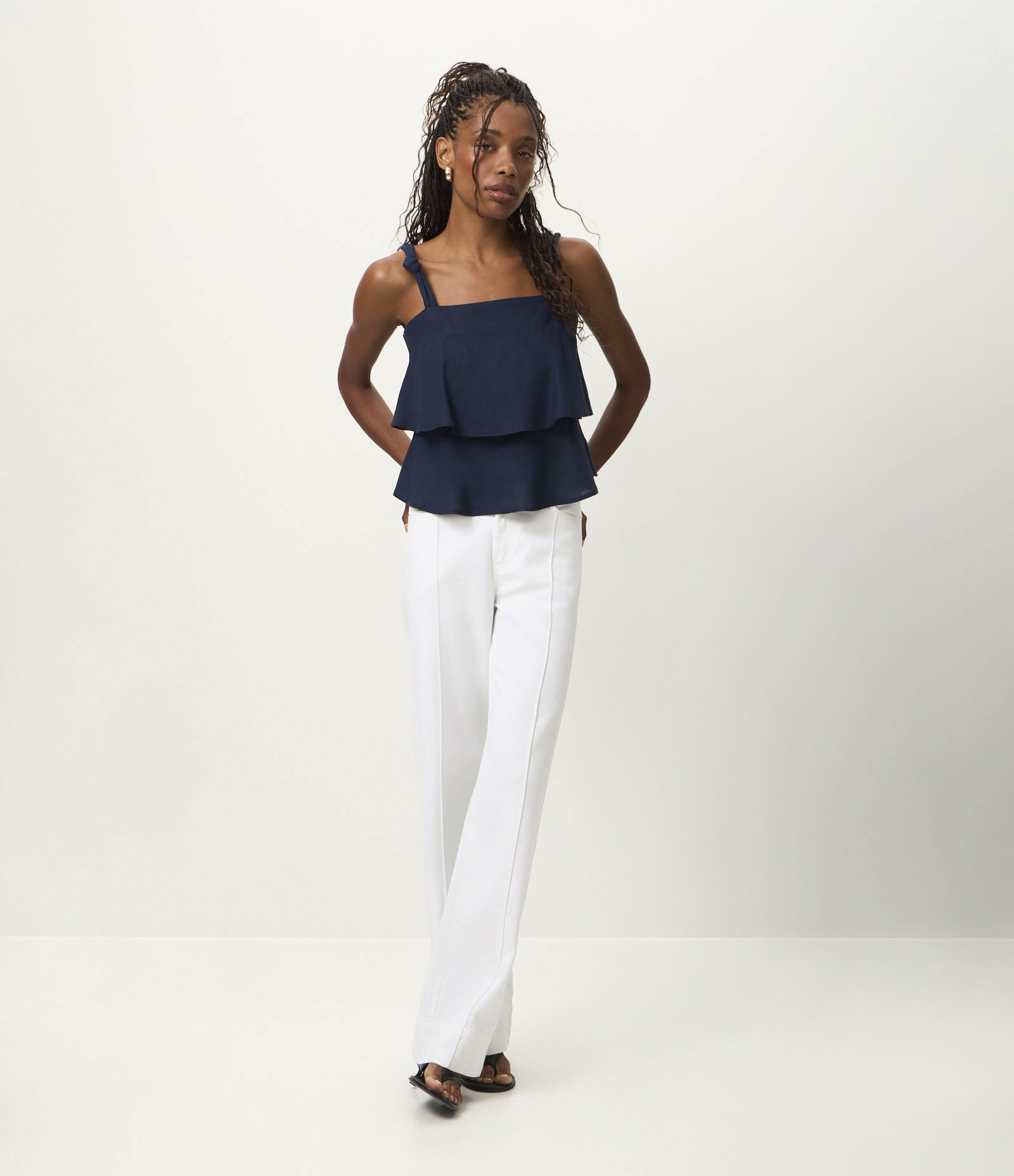 Blusa em Camadas com Detalhe de Nó na Alça Azul 2