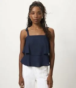 Blusa em Camadas com Detalhe de Nó na Alça