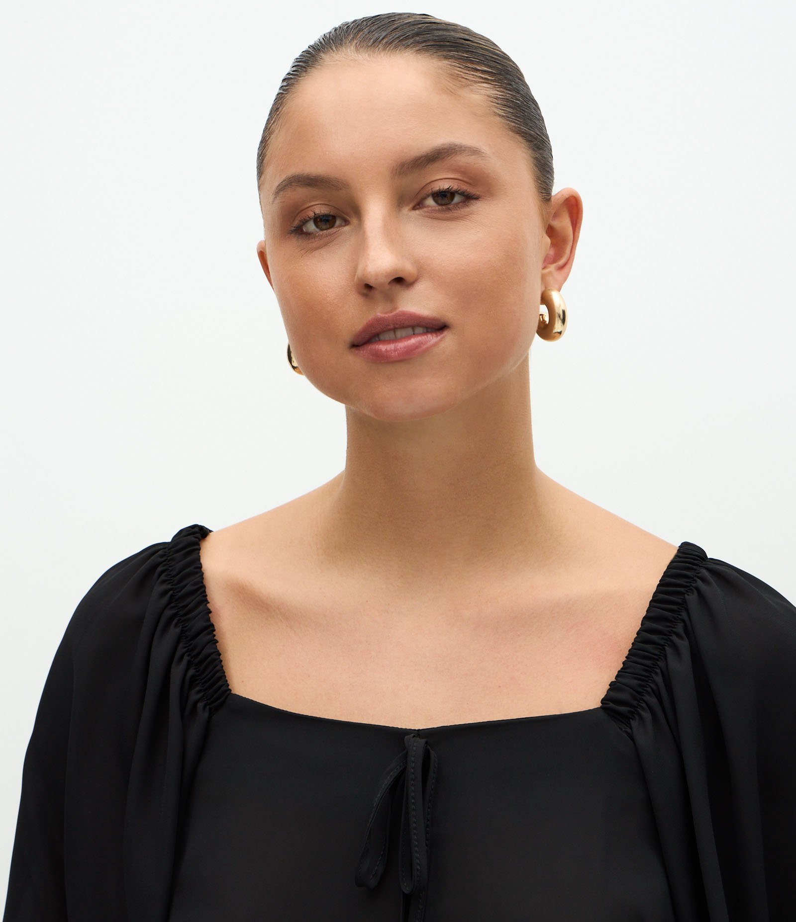 Blusa Manga Curta em Crepe com Amarração Preto 3