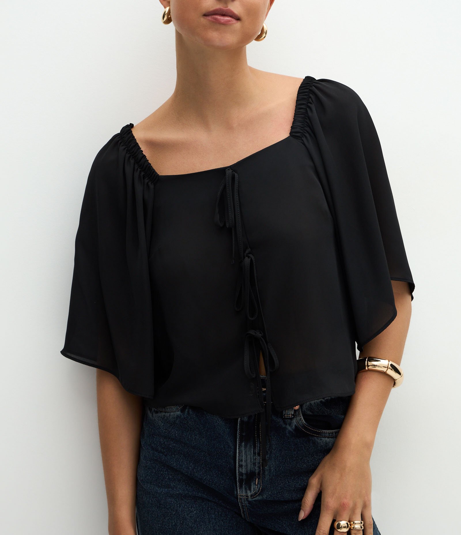 Blusa Manga Curta em Crepe com Amarração Preto 4