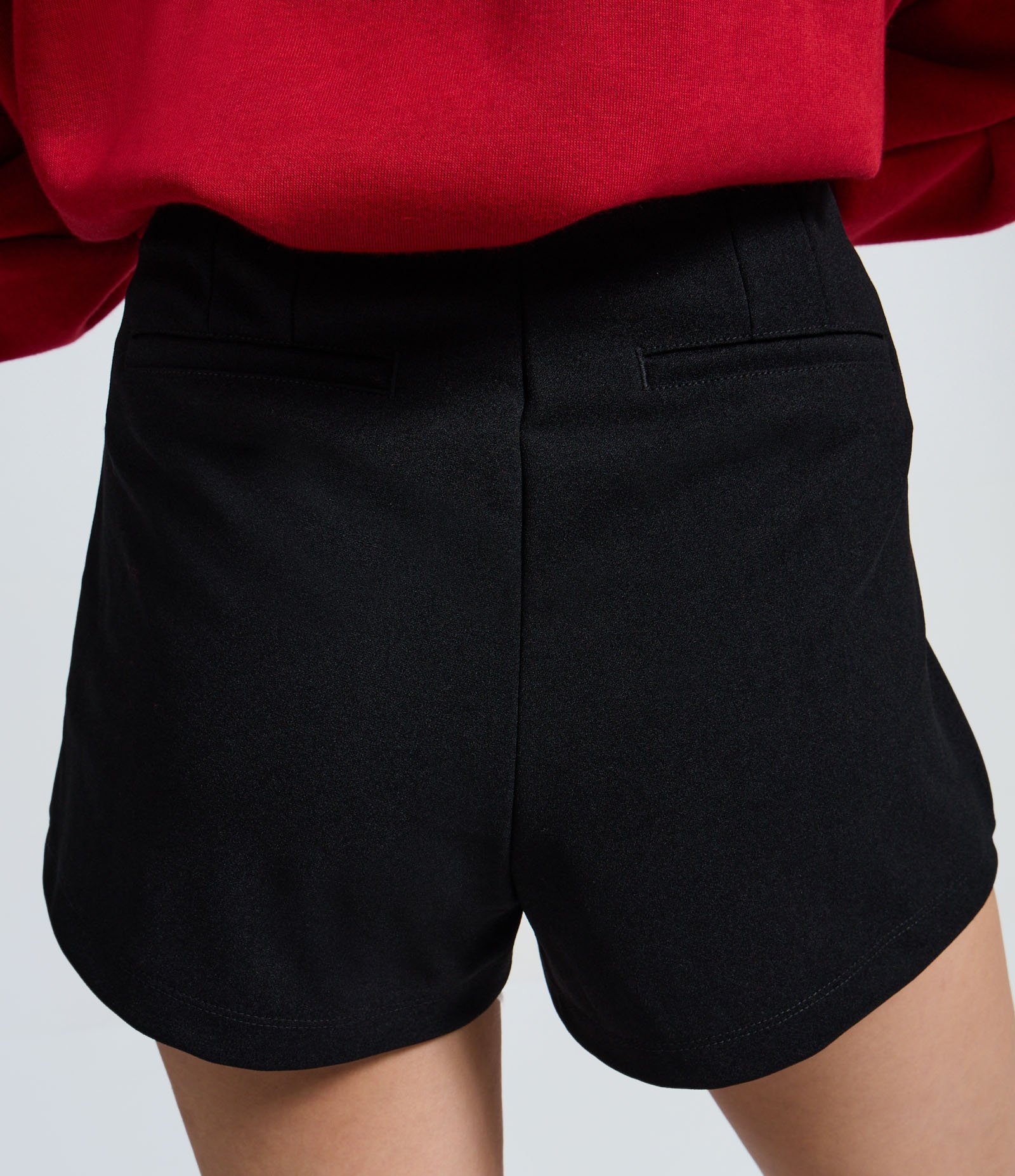 Short Alfaiatado em Crepe Preto 5