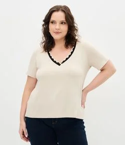 Blusa em Viscolycra com Gola de Ondinha Curve & Plus Size