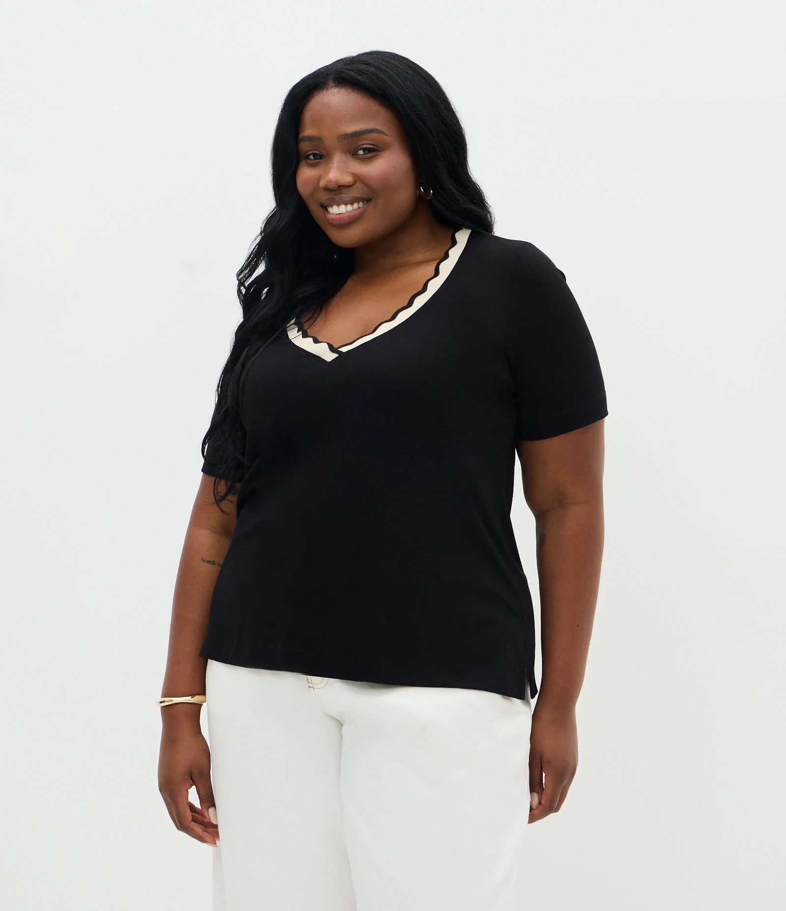 Blusa em Viscolycra com Gola de Ondinha Curve & Plus Size Preto 1