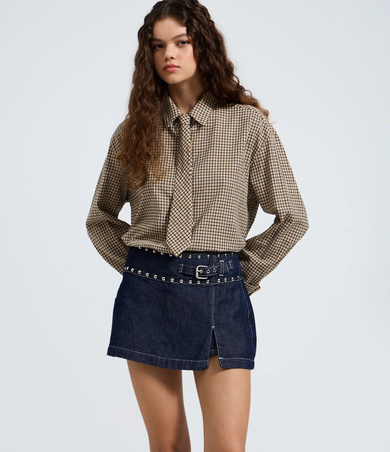 Short Saia em Jeans Cintura Média com Tachas Azul Escuro 2