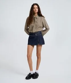 Short Saia em Jeans Cintura Média com Tachas