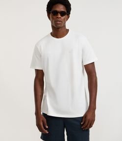 Camiseta Comfort em Algodão com Lettering Ar, Mar e Amar