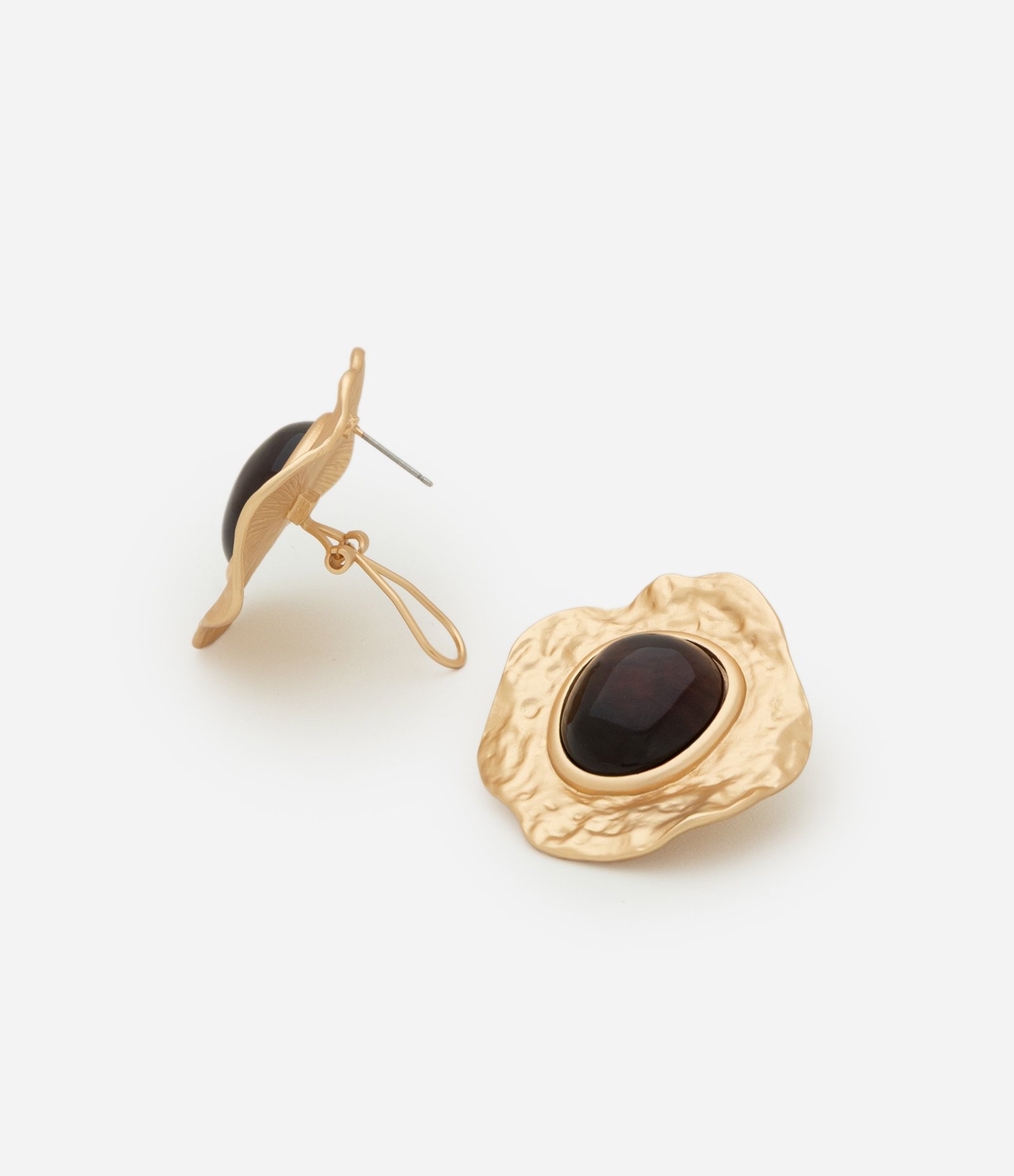 Brinco Botão Orgânico em Metal com Resina Dourado 2