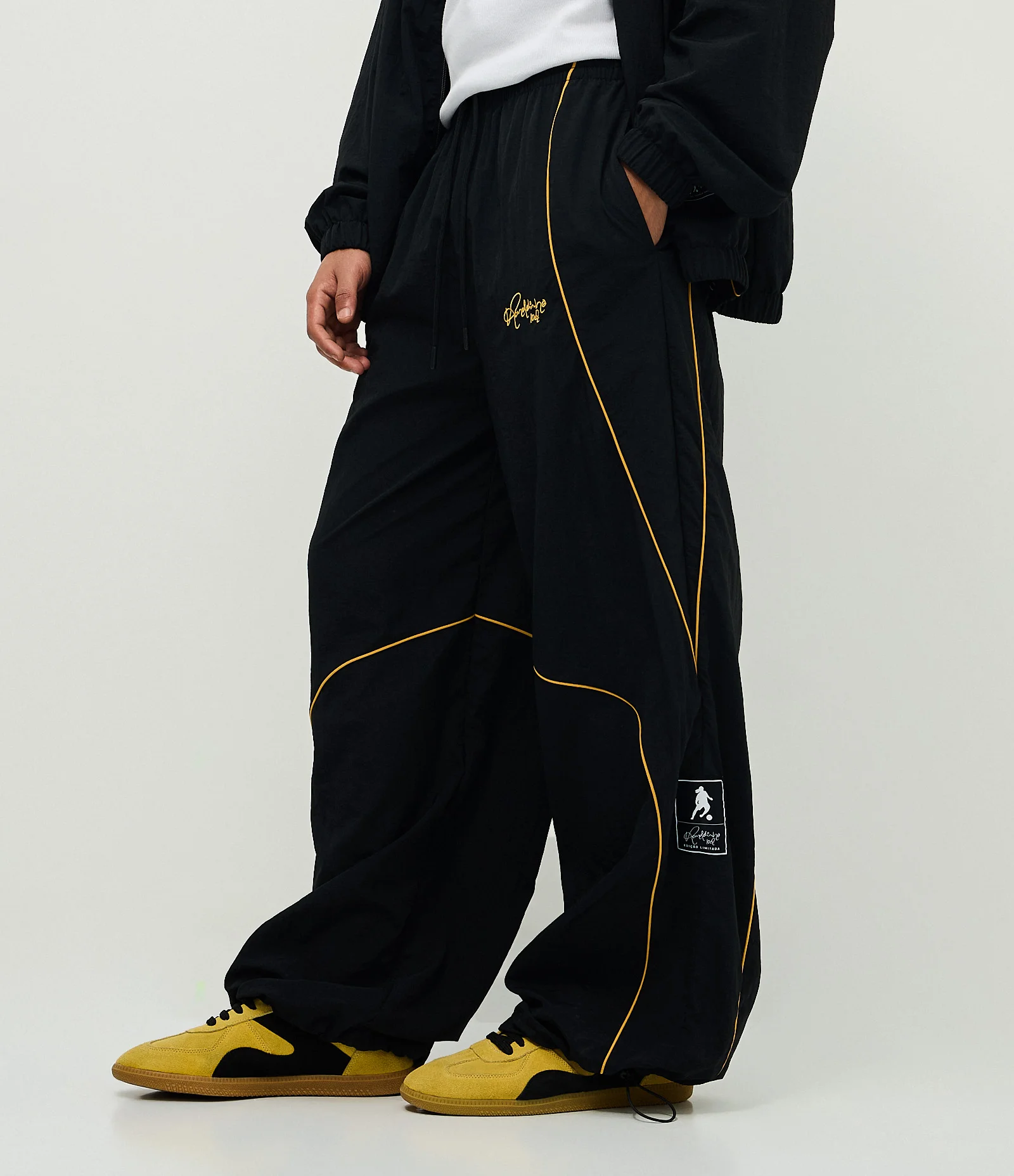 Calça em Microfibra Estampa Ronaldinho com Piping Contrastante Preto 2
