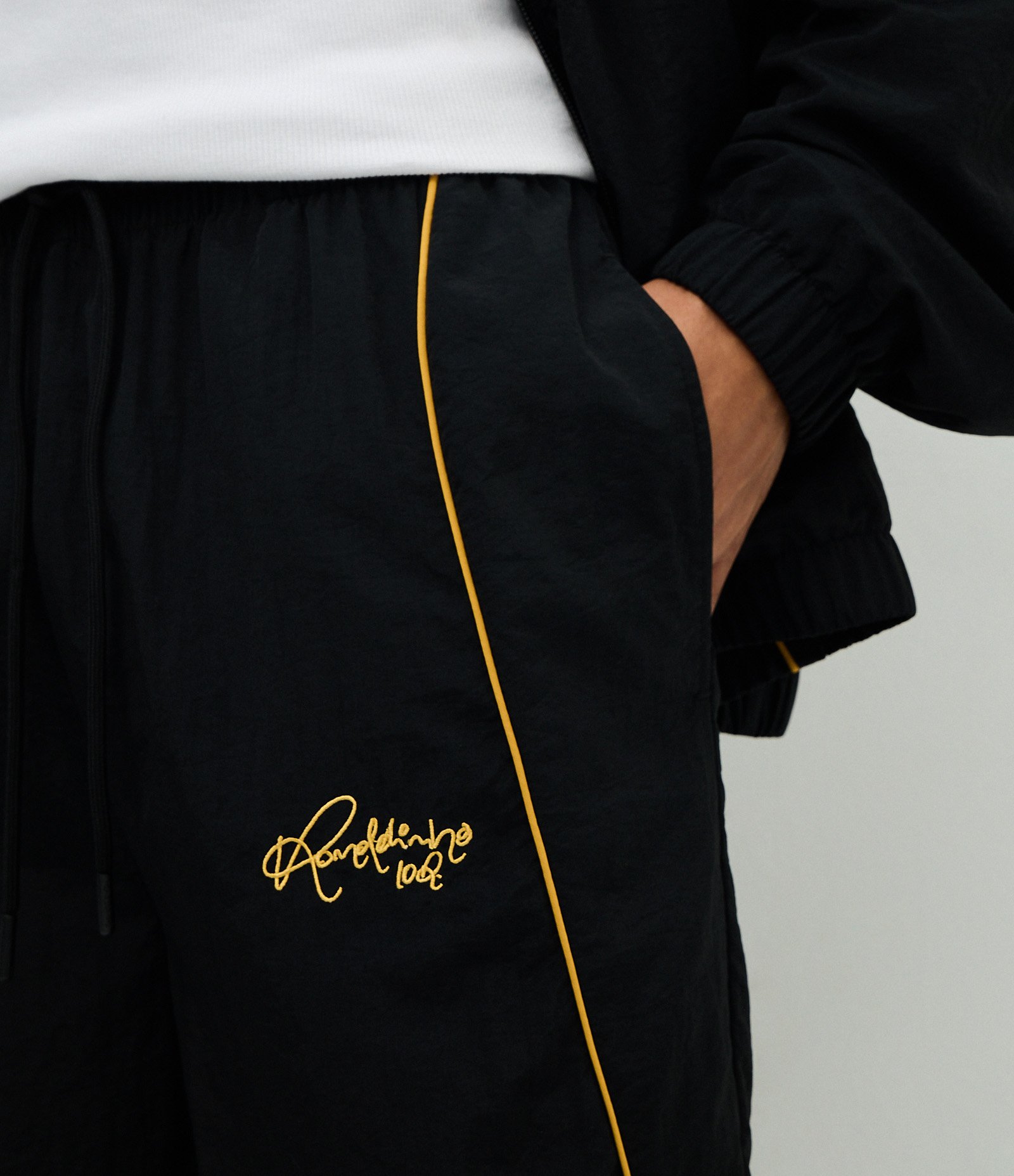 Calça em Microfibra Estampa Ronaldinho com Piping Contrastante Preto 3