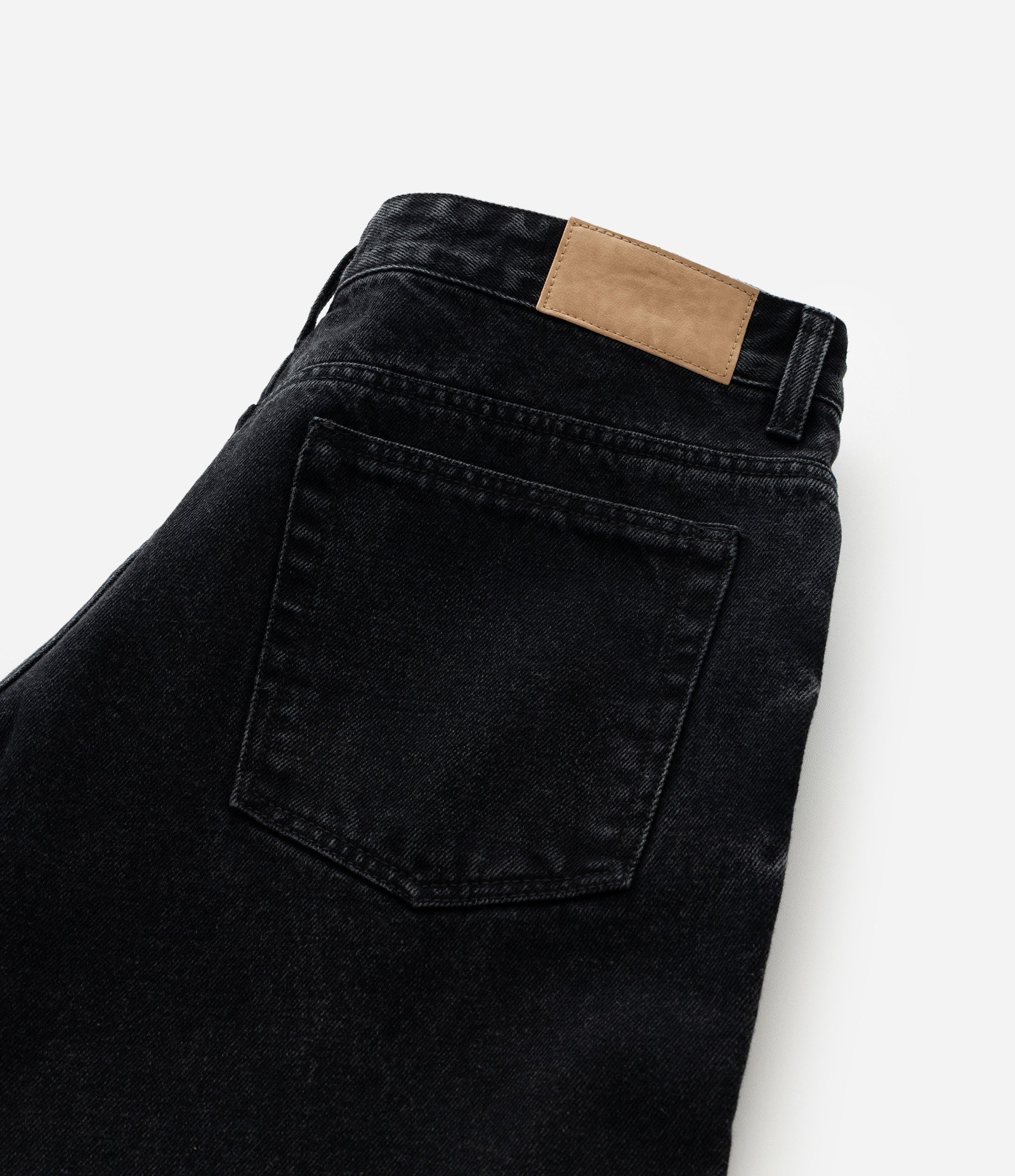 Calça Jeans Reta com Bolso e Fechamento em Zíper Preto 4