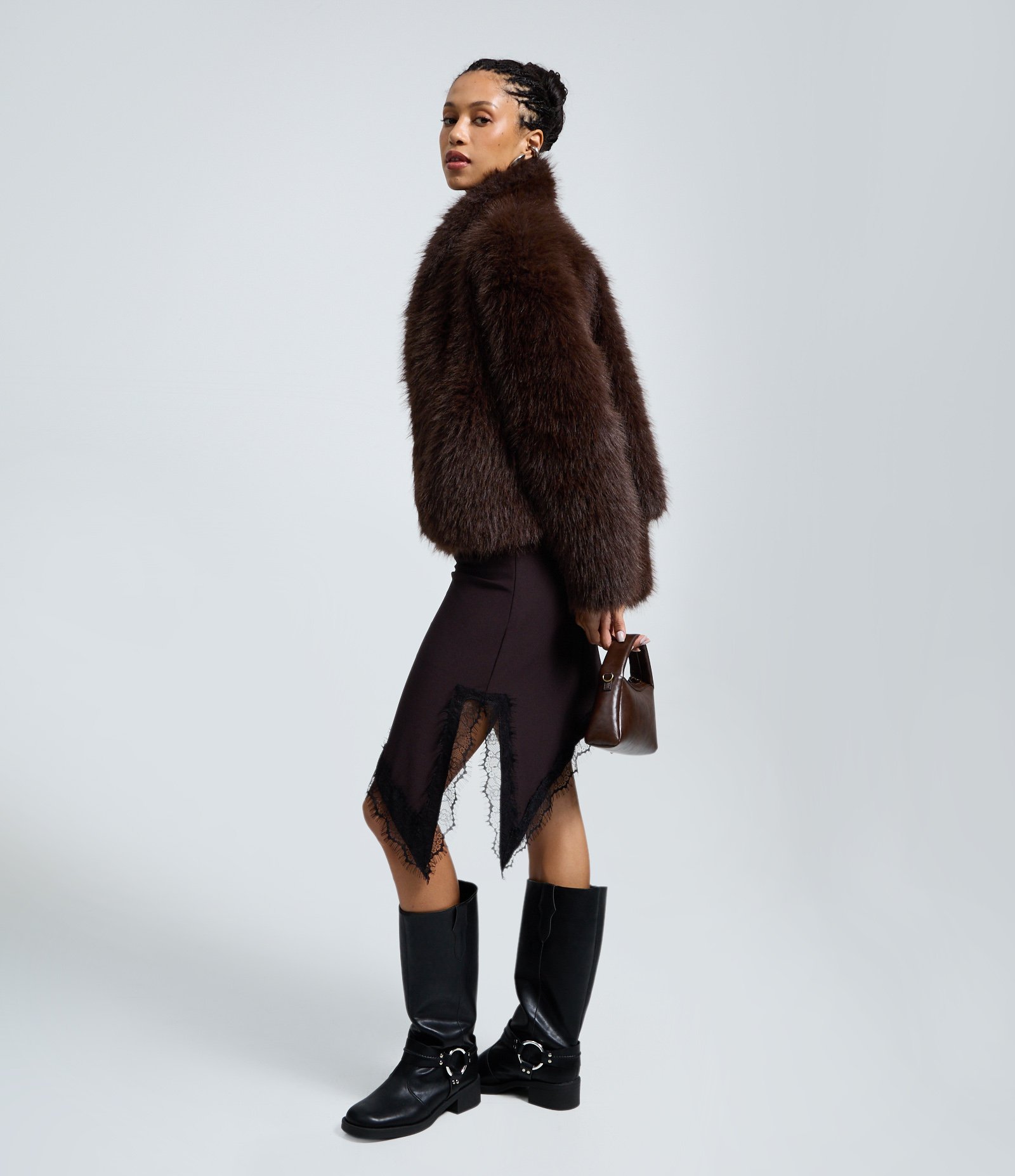 Saia em Crepe com Barra Assimétrica Rendada Marrom 1