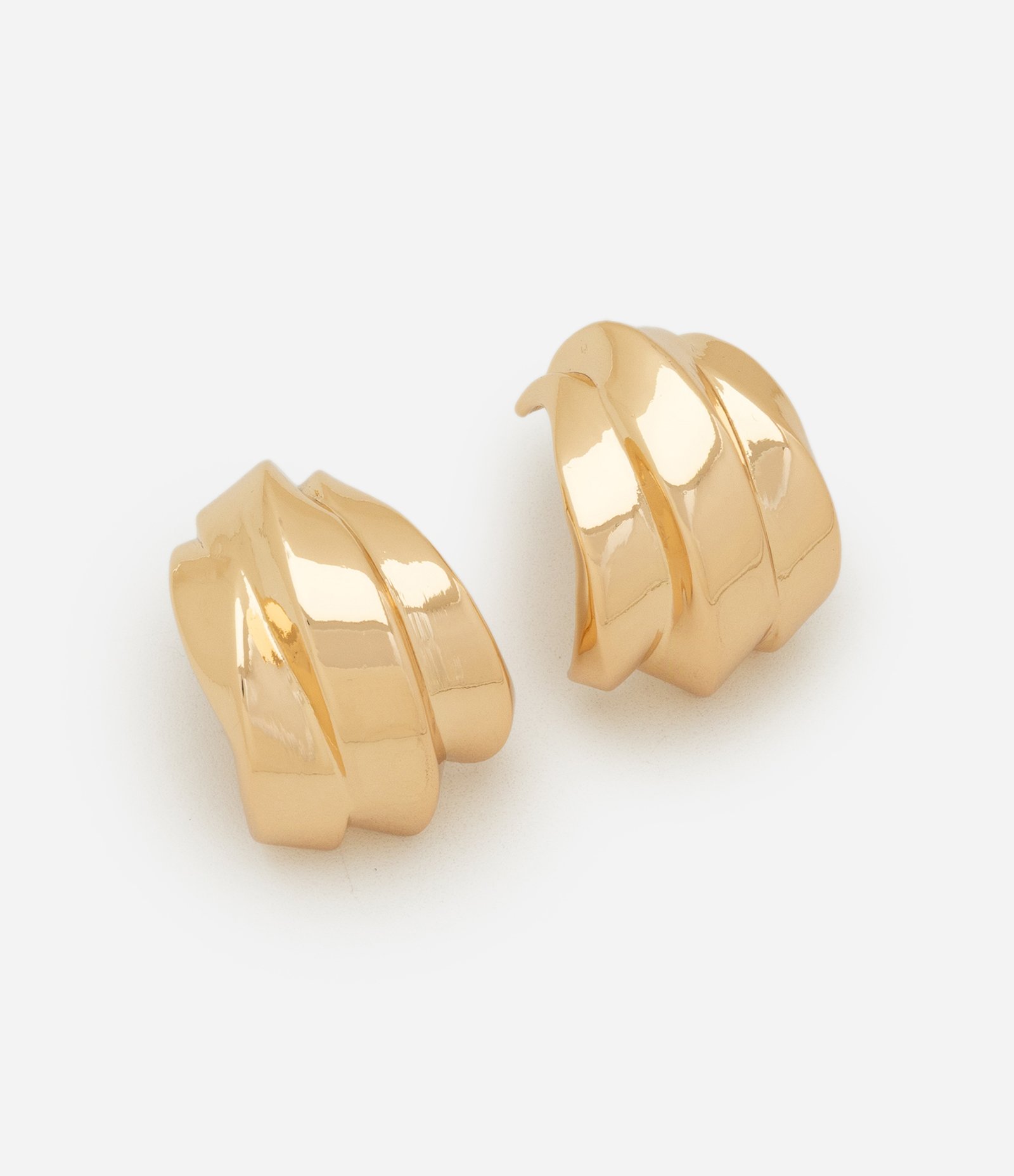 Brinco Argola Médio com Formato de Tiras Dourado 1