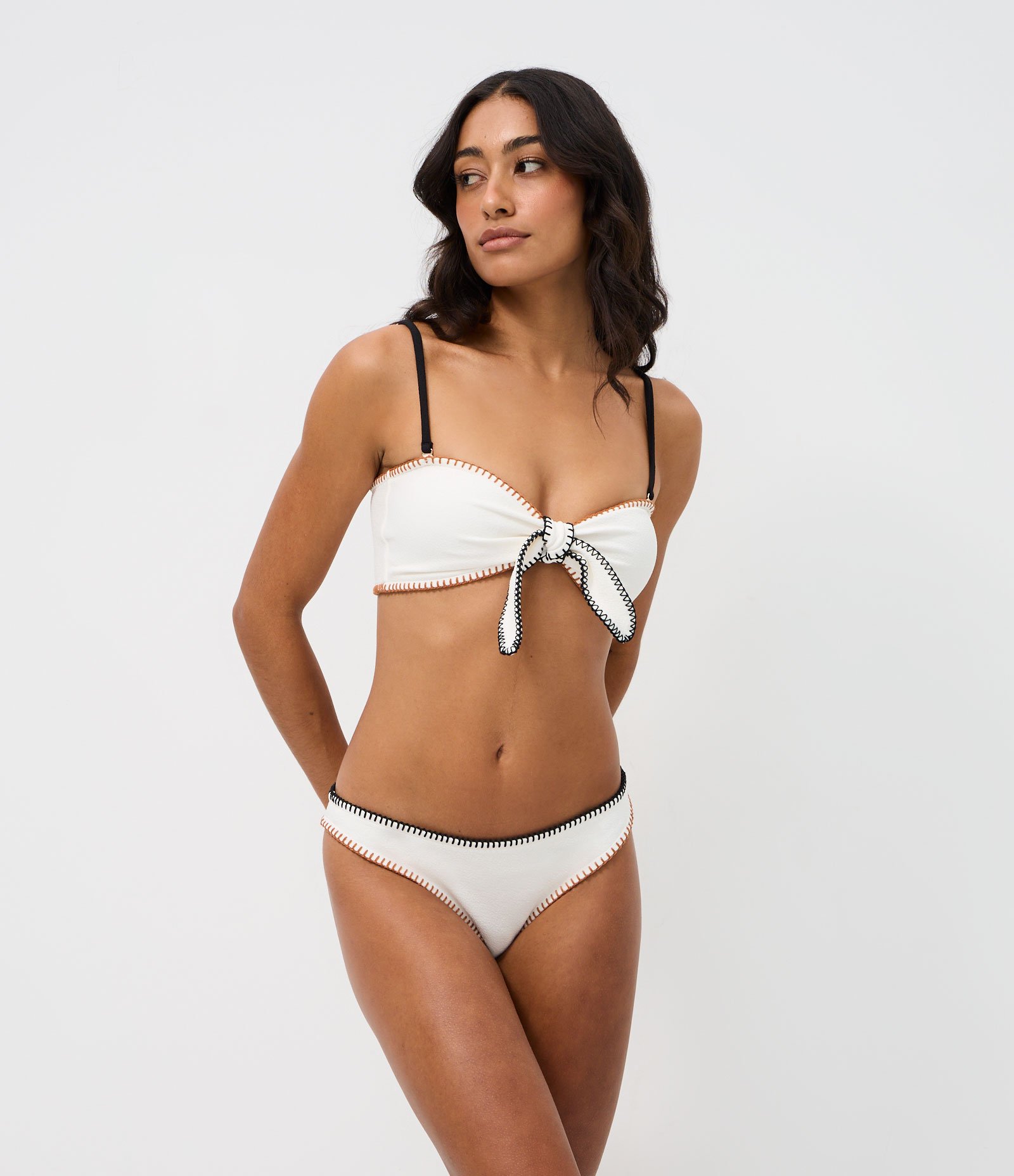 Biquini Top Bandeau com Pespontos Contrastantes Branco 2