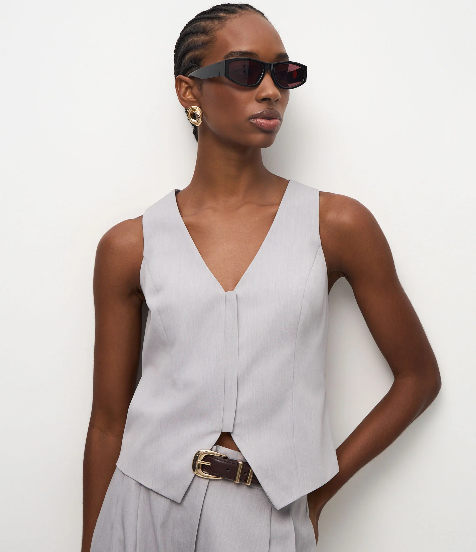 Colete Ajustado de Alfaiataria com Fechamento em Zíper Cinza 1