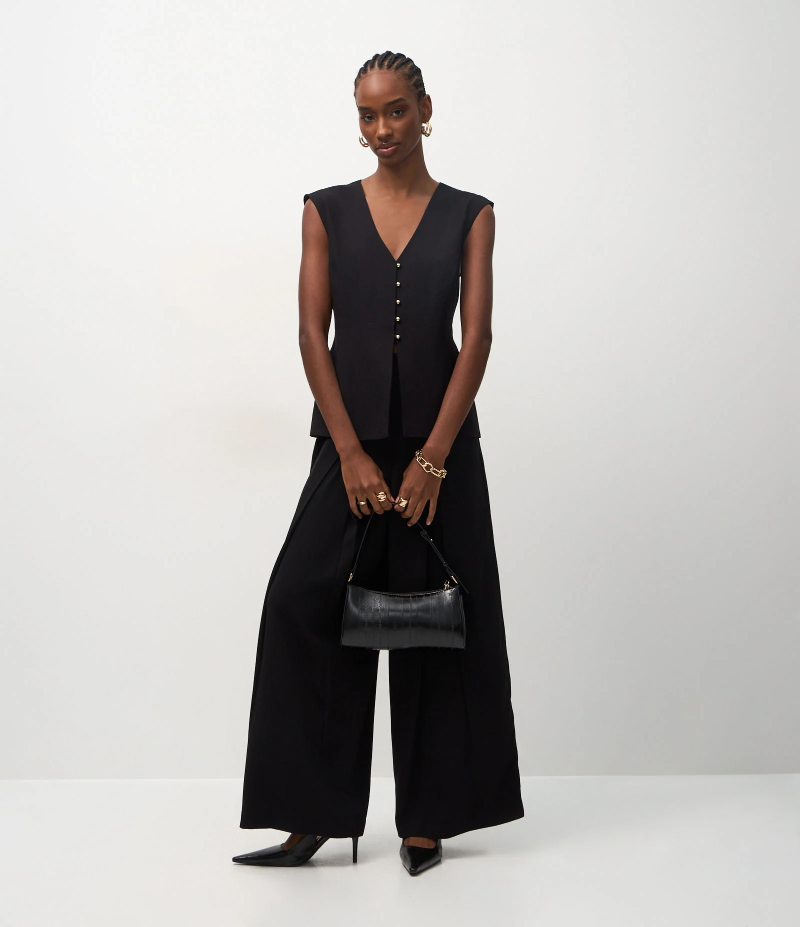 Colete Acinturado de Alfaiataria com Abotoamento Preto 2