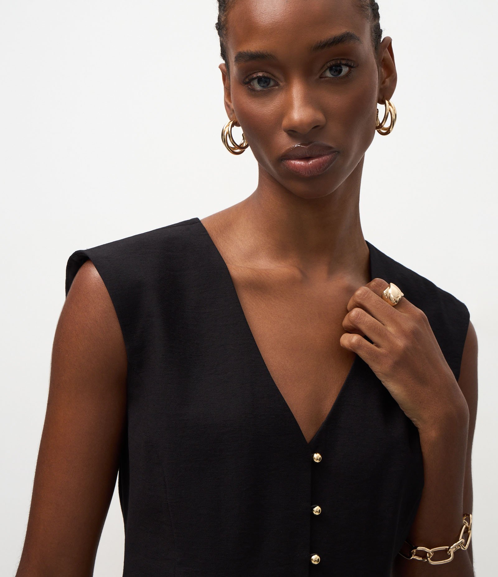 Colete Acinturado de Alfaiataria com Abotoamento Preto 3