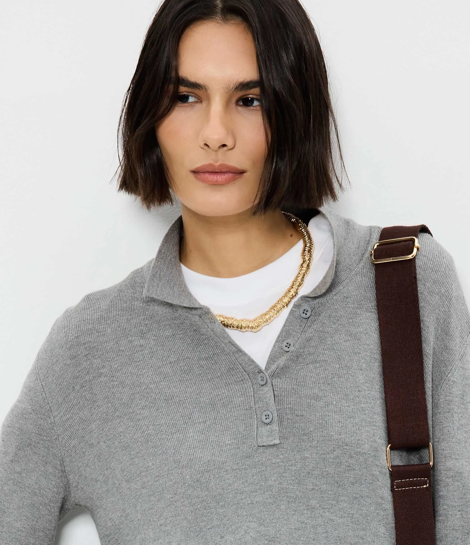 Choker em Metal Texturizado com Fechamento Mola Dourado 1