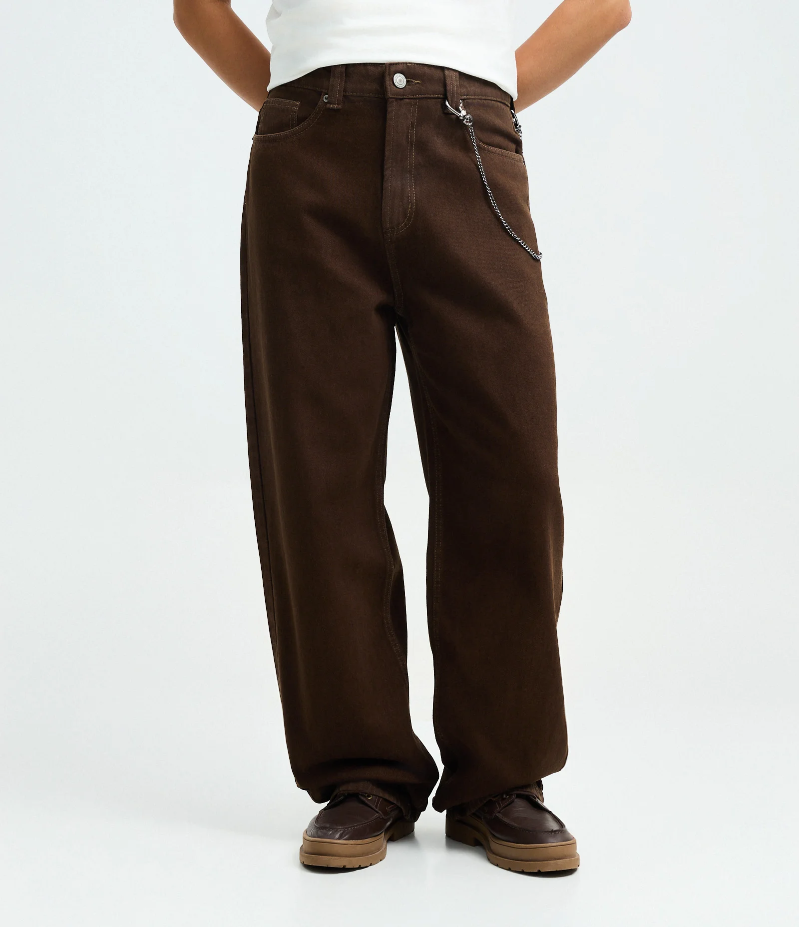 Calça Super Baggy em Sarja com Corrente Marrom 2