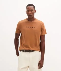 Camiseta em Algodão com Estampa de Ícones da Praia