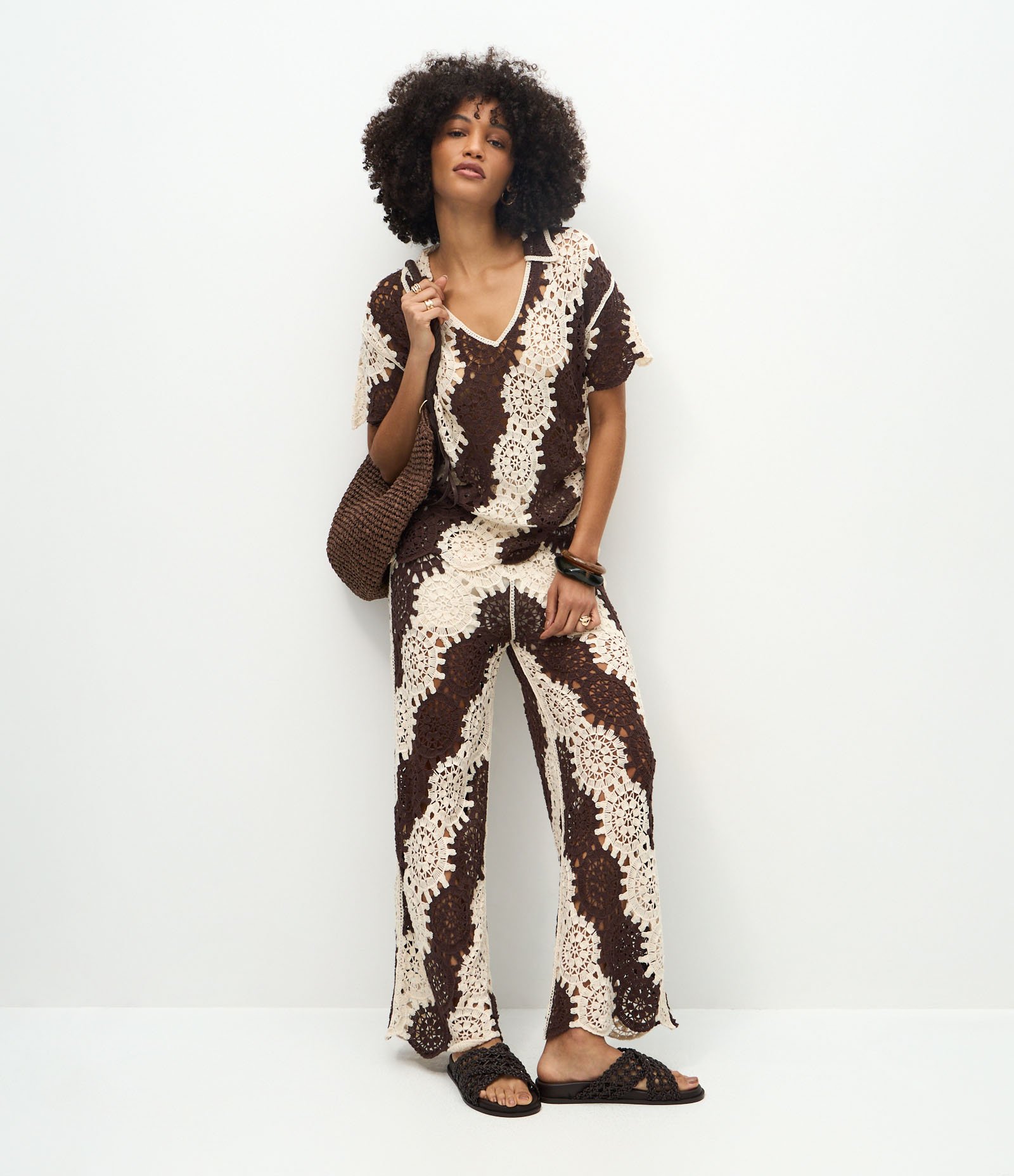 Blusa Alongada de Tricô com Mix em Pontos Efeito Crochê Marrom 2