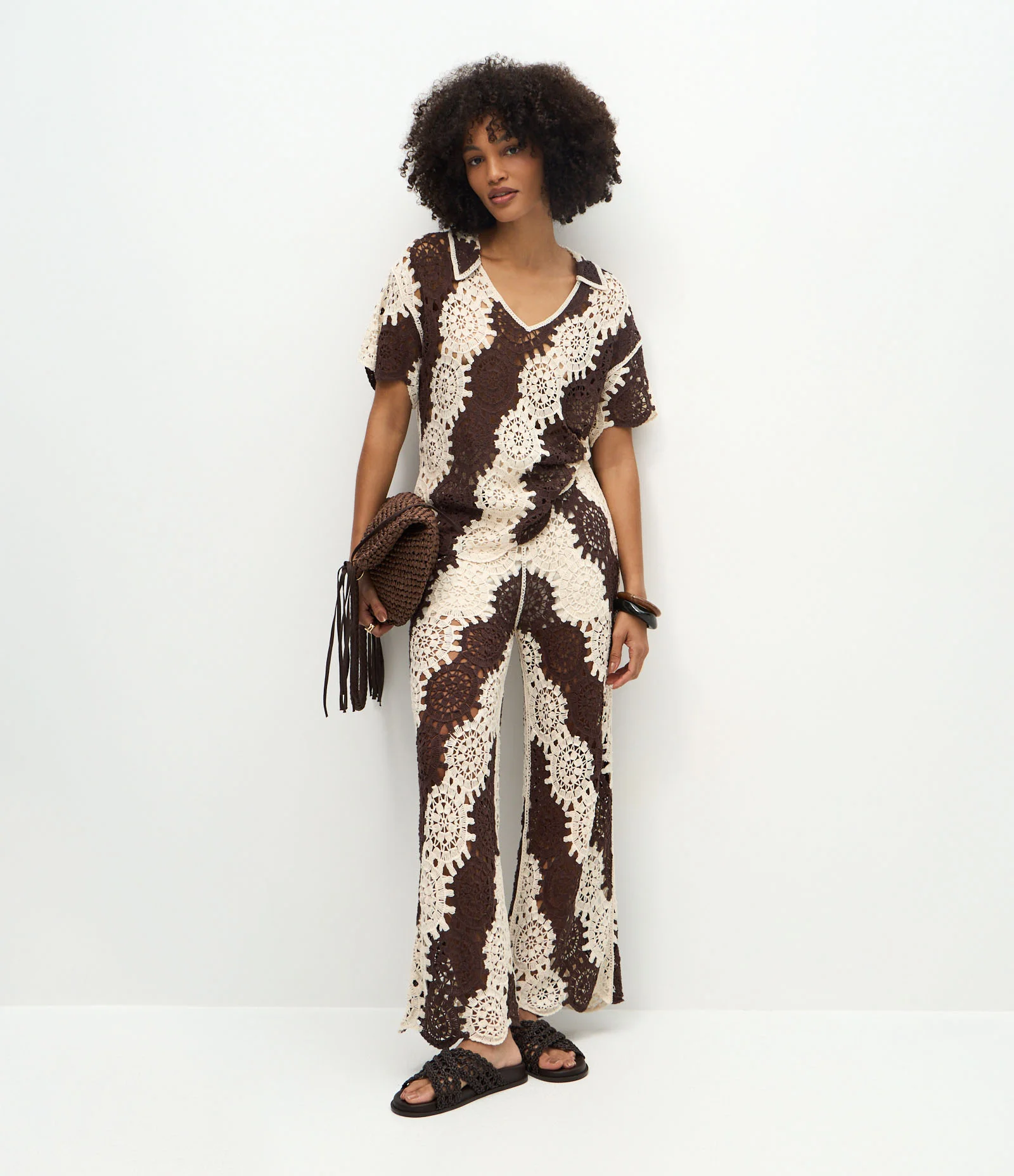 Calça Wide em Tricô Crochê Bicolor com Cós Elástico Marrom 1