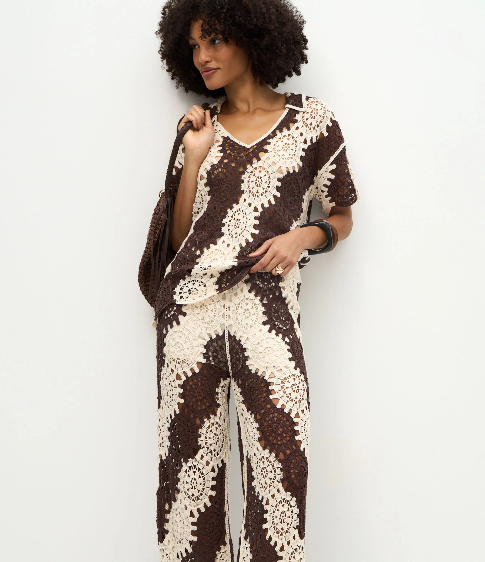 Calça Wide em Tricô Crochê Bicolor com Cós Elástico Marrom 2