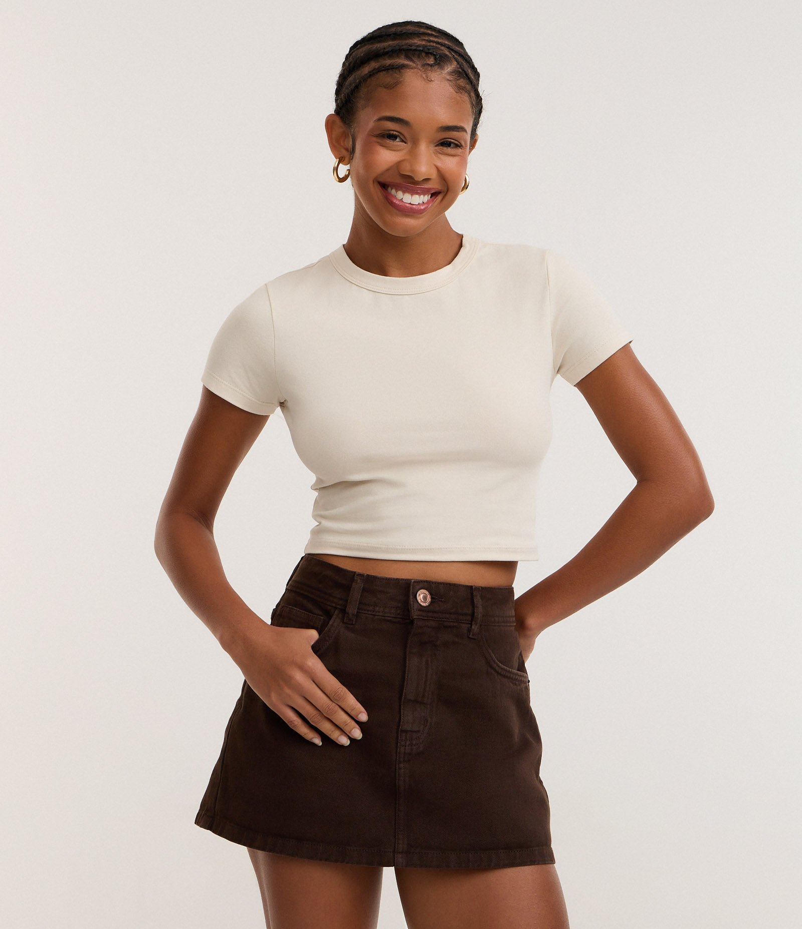 Blusa Baby Tee em Algodão com Cava Deslocada Bege 1