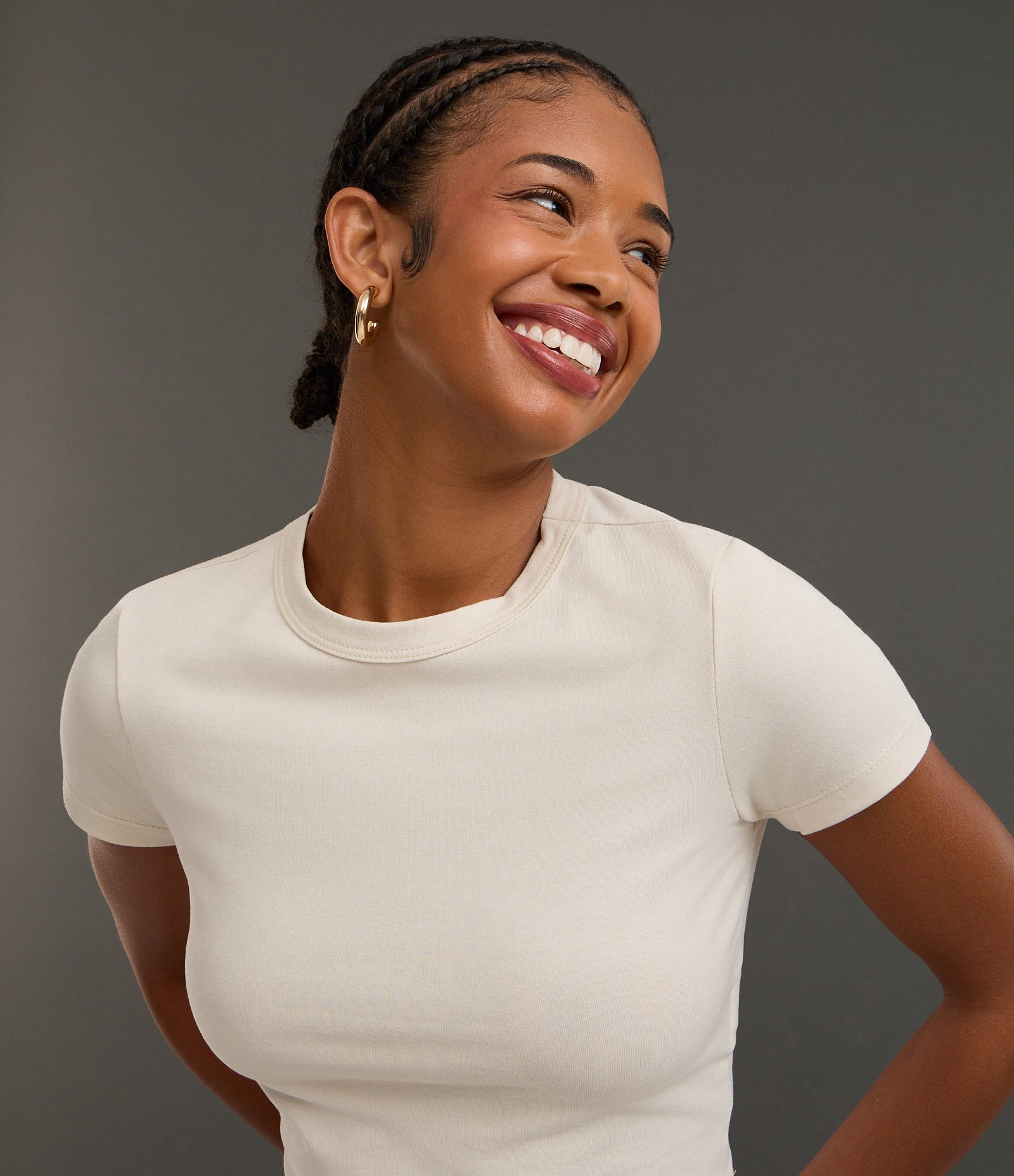 Blusa Baby Tee em Algodão com Cava Deslocada Bege 3