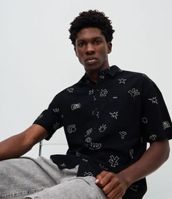 Camisa Relaxed Manga Curta com Textura e Estampa Mini Ícones