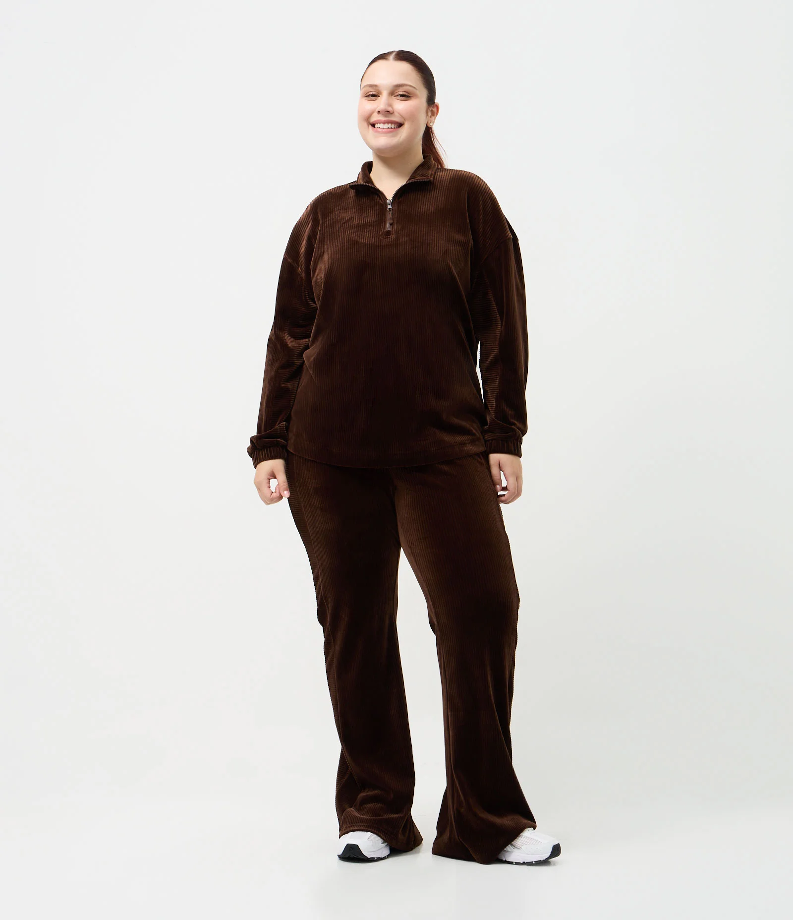 Calça Esportiva em Plush com Recortes Curve & Plus Size Marrom 2