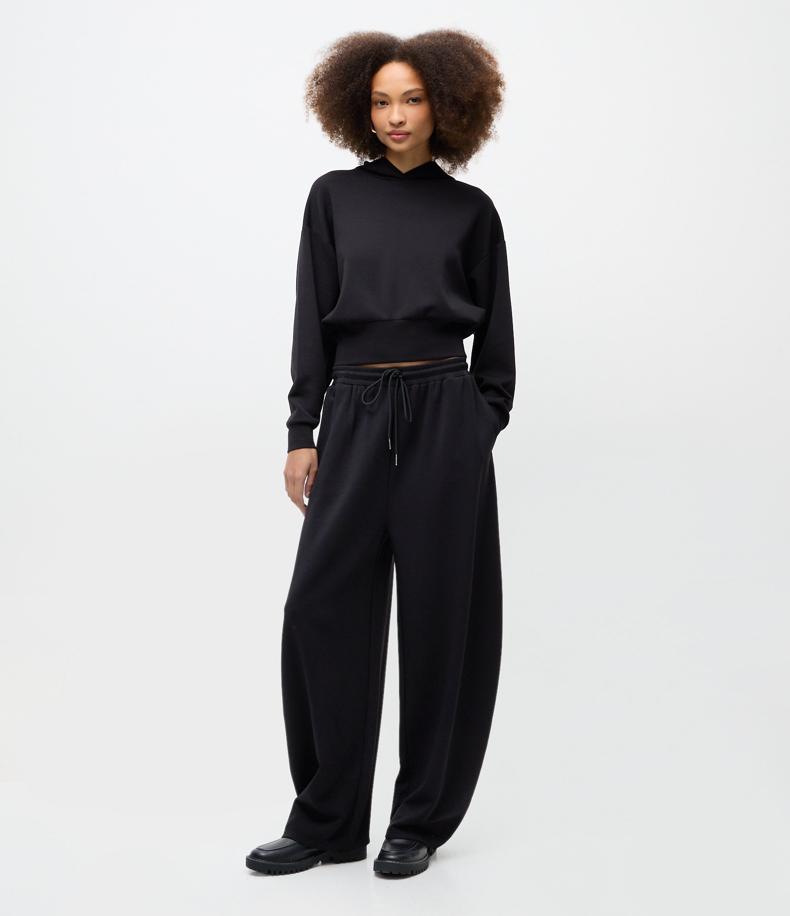 Calça Barrel em Malha com Amarração na Cintura Preto 1