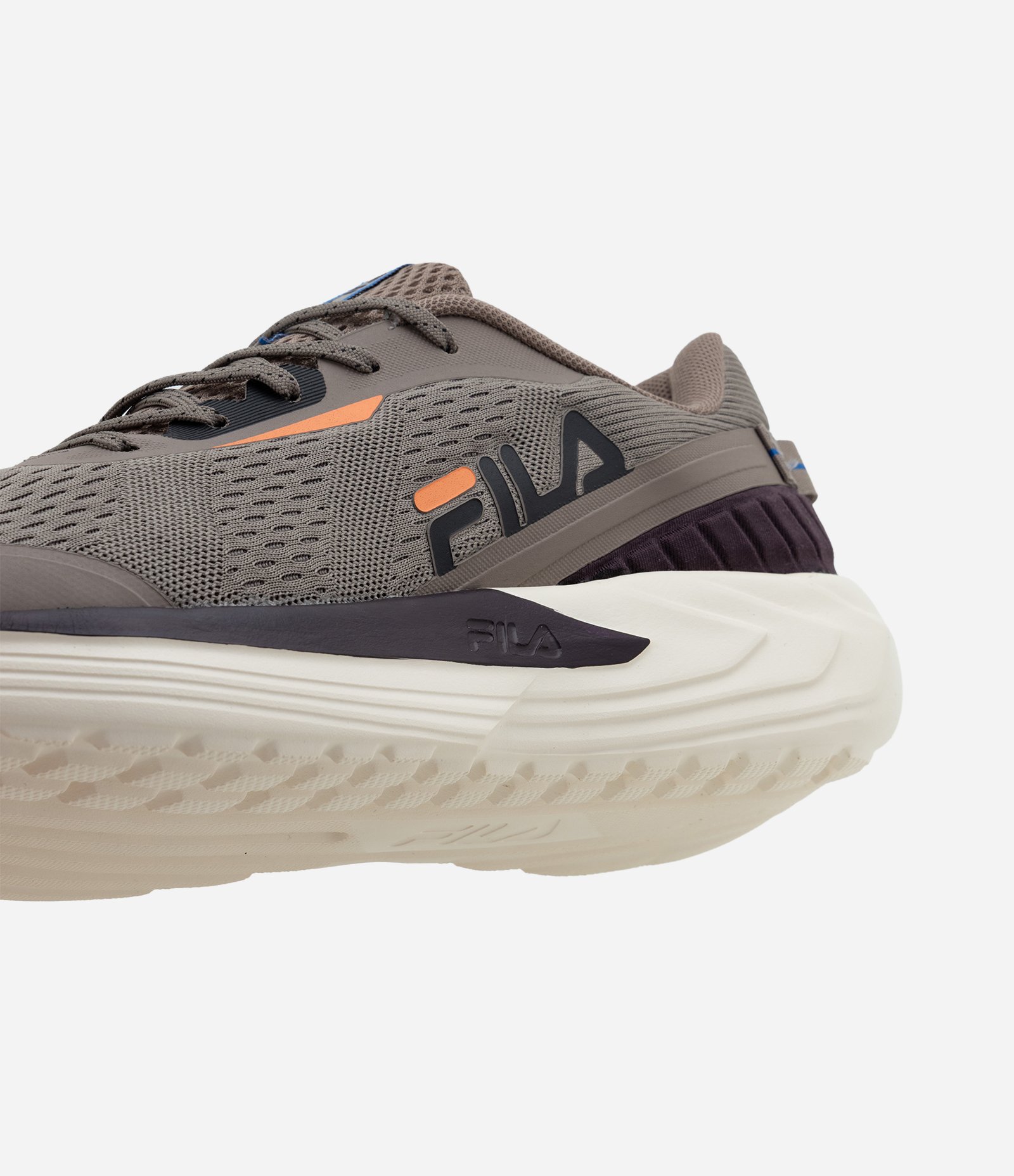 Tênis em Material Sintético com Recortes Fila Cinza 3