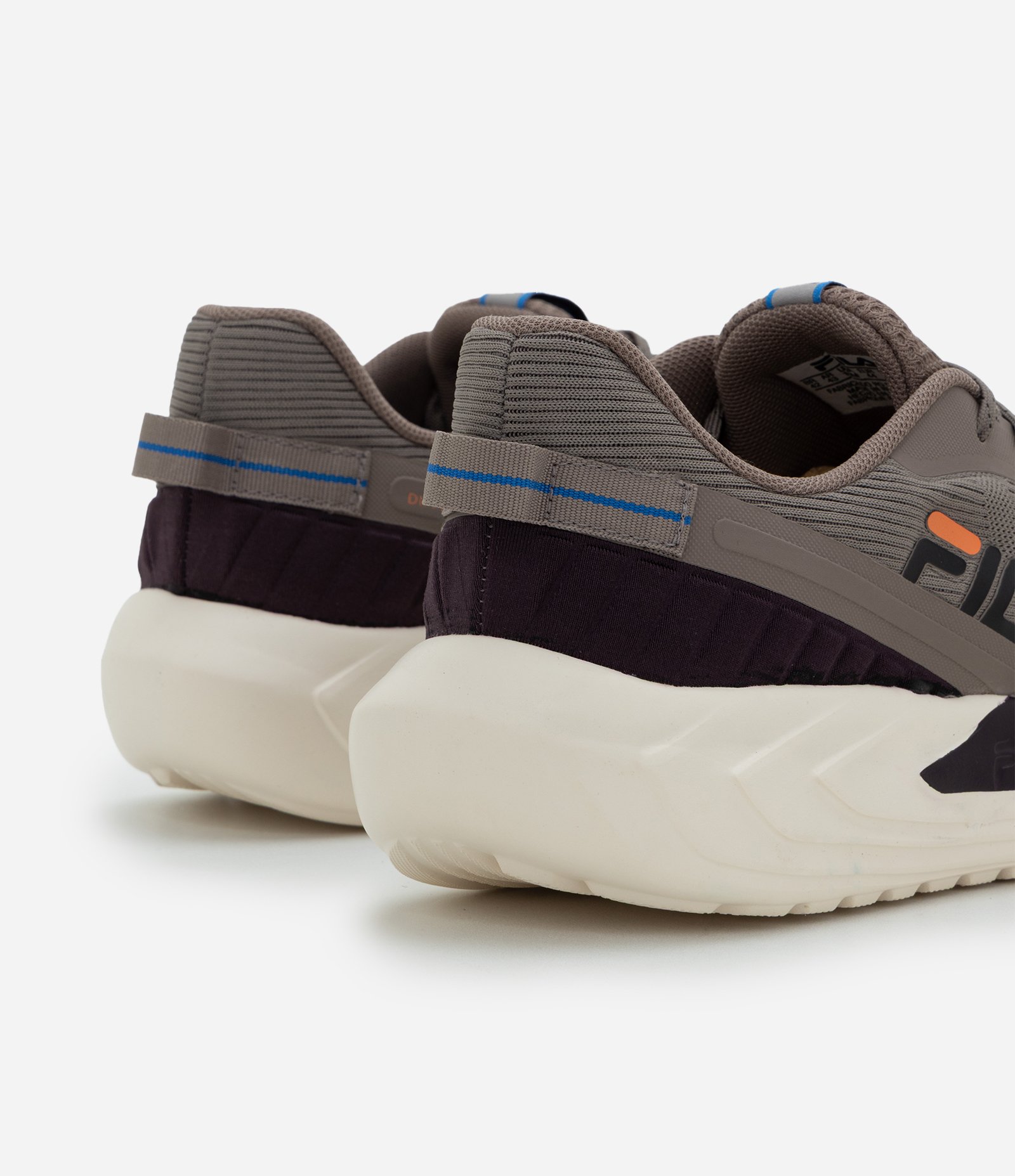 Tênis em Material Sintético com Recortes Fila Cinza 6